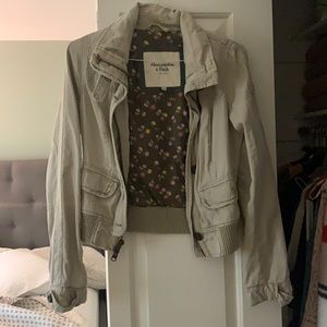 Timeless Abercrombie & Fitch Cropped Jacket